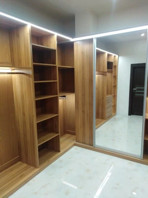 Šatna na míru, walk-in, realizace Nábytek Martyn