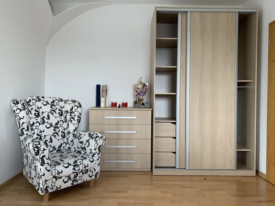 Vestavěná skříň - Typ, realizace 1, pohled 1