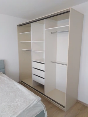 Vestavěná skříň - Typ, realizace 4, pohled 2
